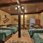 Valley Cave House 3*