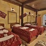 Hotel Valley Cave House 3*