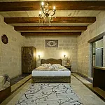 Hotel Valley Cave House 3*