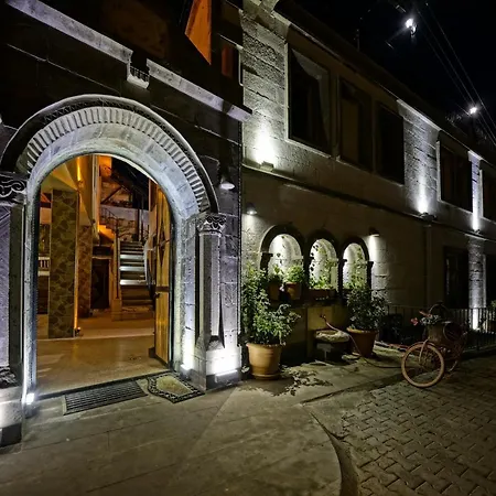 Valley Cave House Hotel 2*