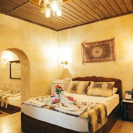 Hotel Valley Cave House 2*