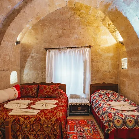 Valley Cave House Hotel 3*