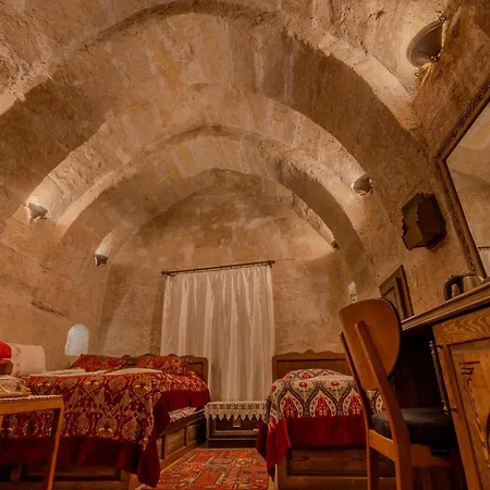 Hotel Valley Cave House 2*