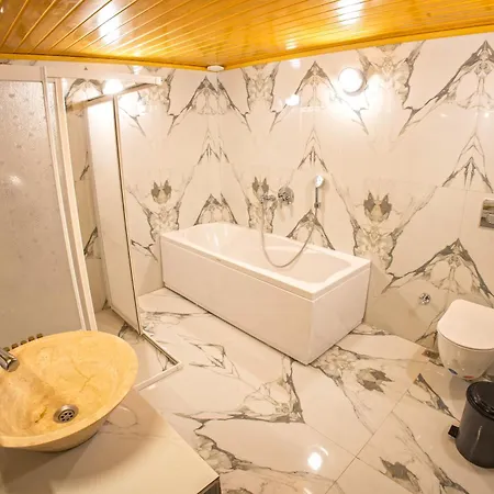 Hotel Valley Cave House 2*