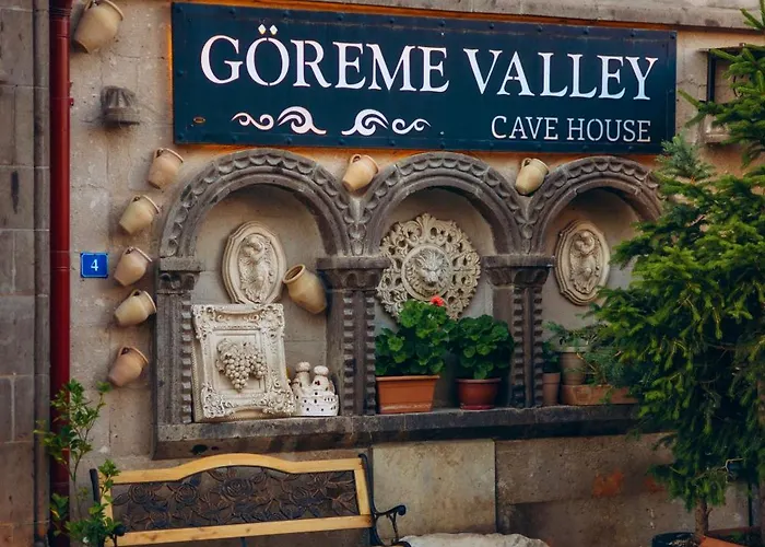 Valley Cave House 3*